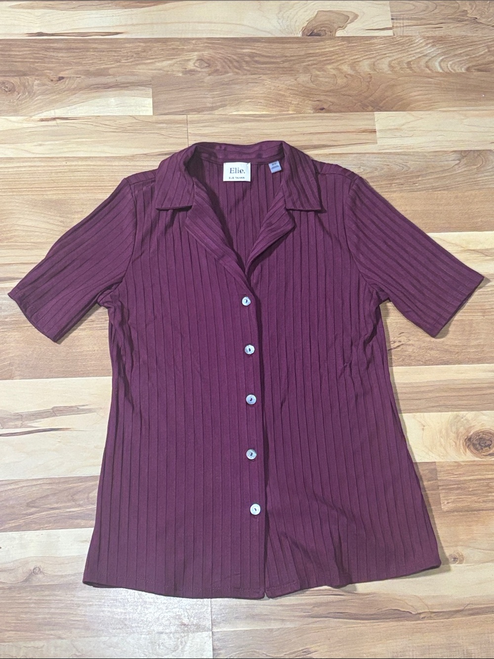 Elie Tahari Mulberry Wine Ribbed Short-Sleeve Button-Down Top, Medium